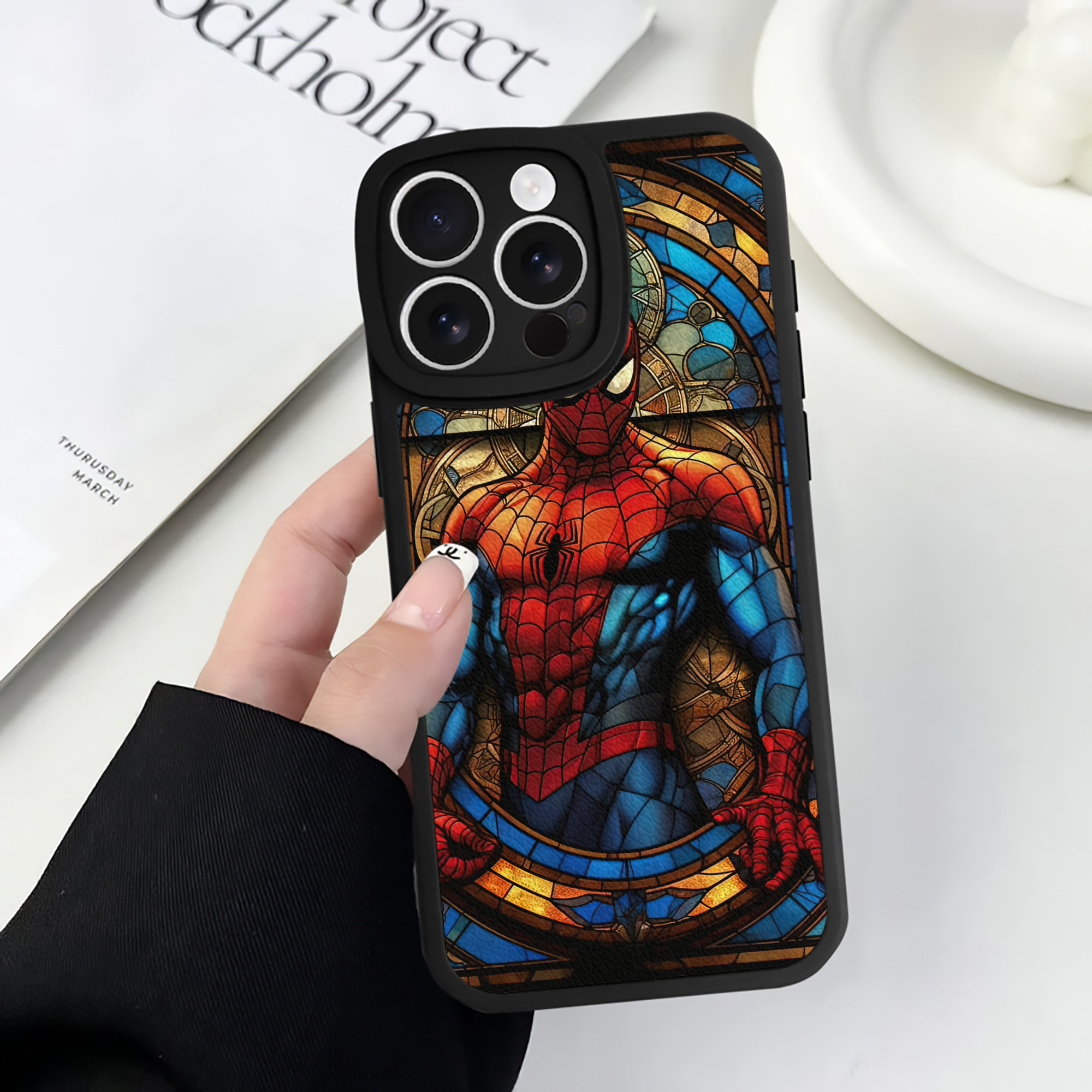 （画像用） Spider Man スパイダーマン 【iPhone 16シリーズ対応】シリコンスマホケース（レザー調） 材質：シリコン